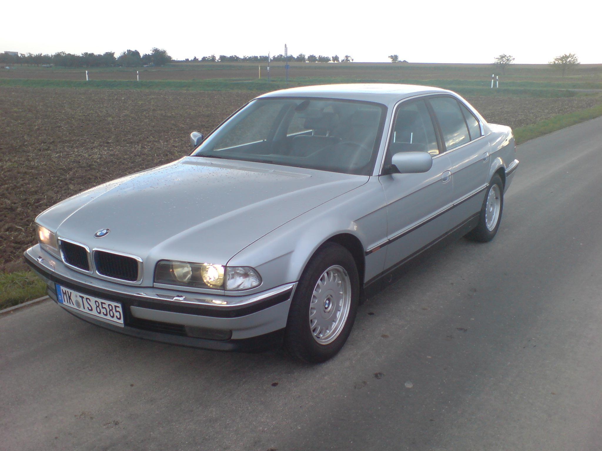 BMW 740iA (1996)