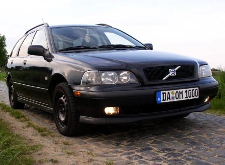 Volvo V40   BJ 04.200